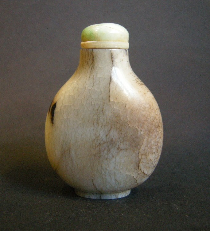 Snuff bottle jade  "chicken bone"  - 1750/1850